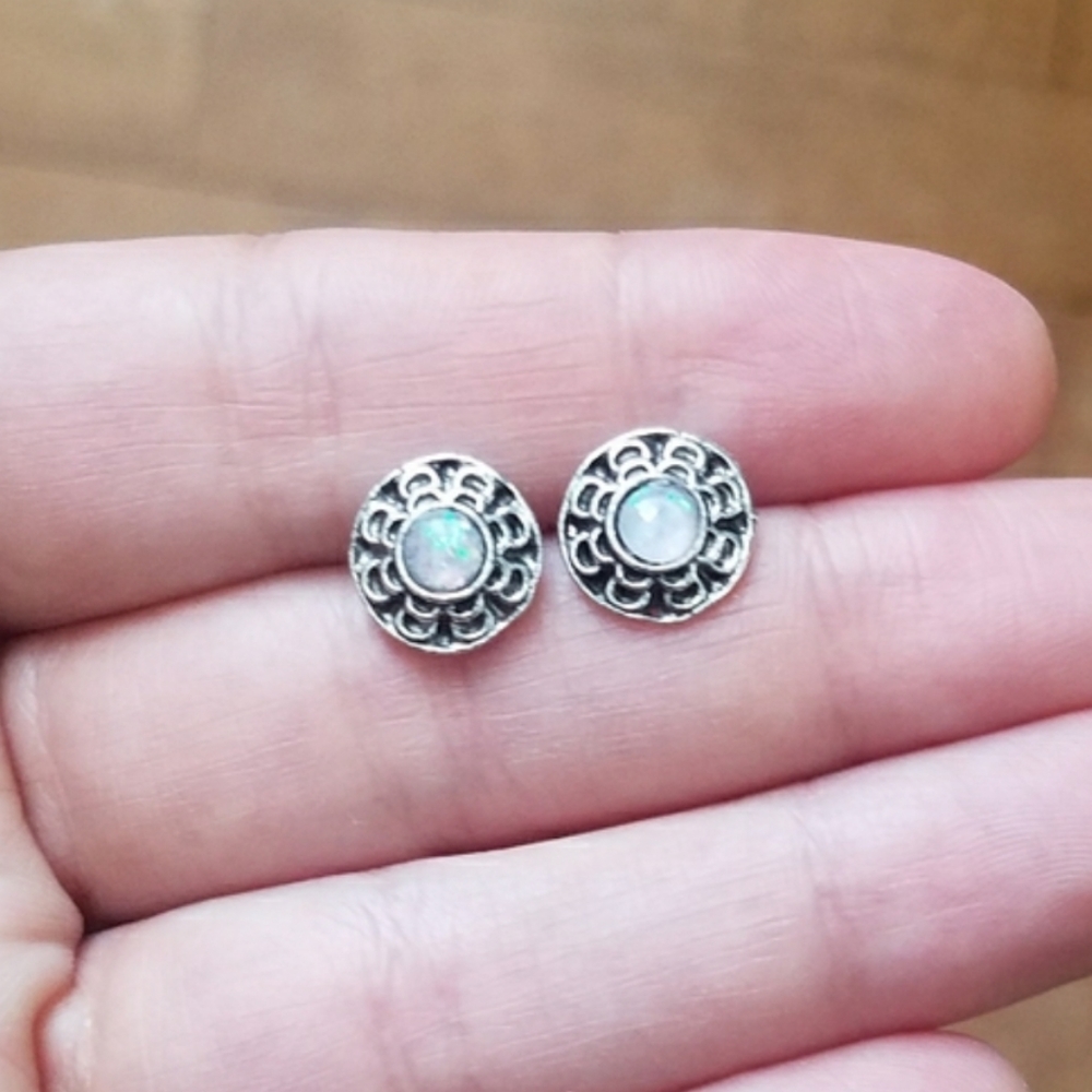 NWOT White Triplet Opal Flower Stud Earrings - Picture 2 of 9